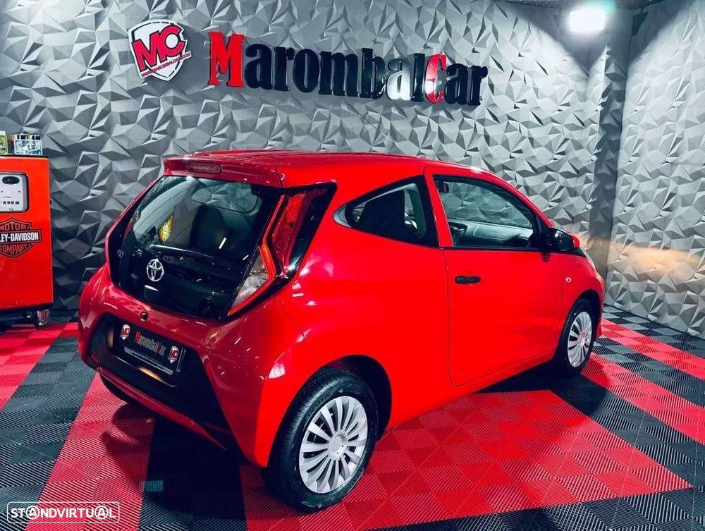 Toyota Aygo 1.0 X-Play Plus — photo 4