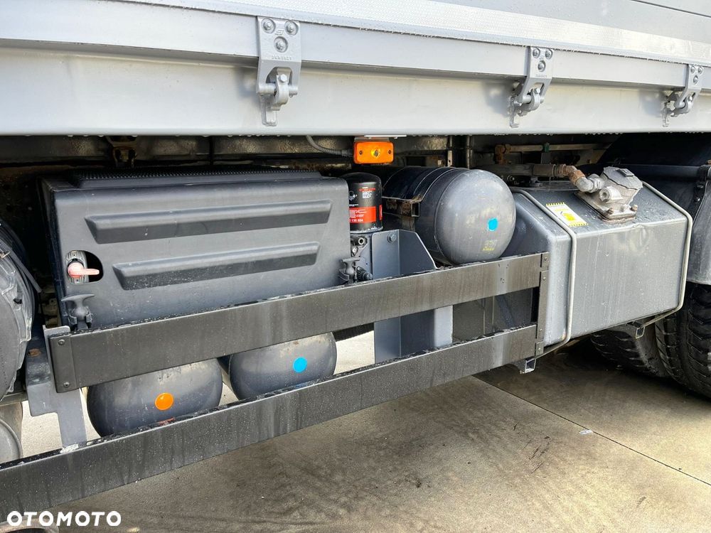 Renault Kerax 380 DXI EEV // 6x4 // HDS Hiab XS 166 Hipro + Radio // UDT // Blokady mostów // Idealny // Zabudowa 5,16m // - 17