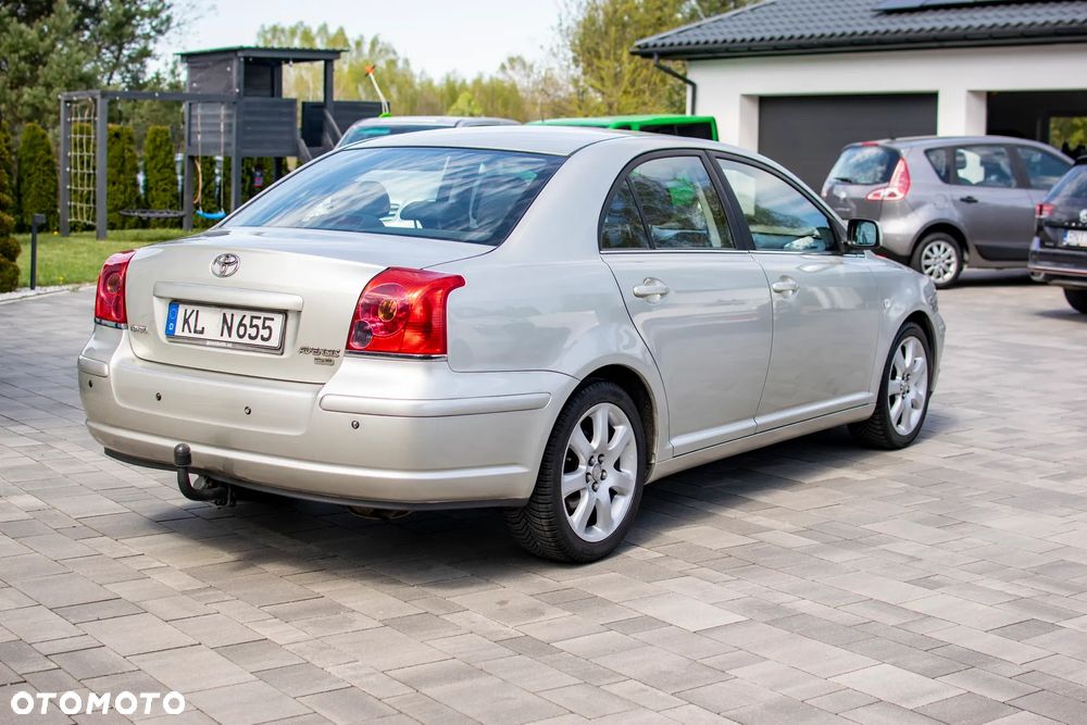 Toyota Avensis - 14