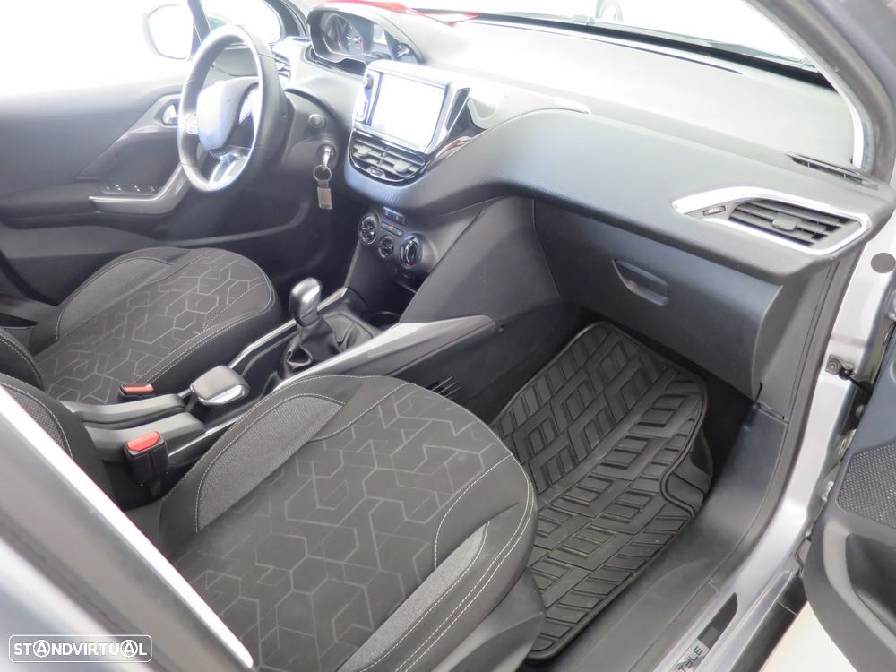 Peugeot 2008 1.2 PureTech Style - 13