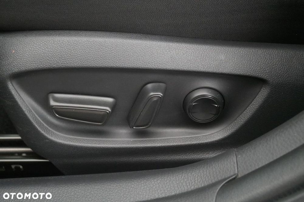 Toyota Camry 2.5 Hybrid Comfort CVT - 27