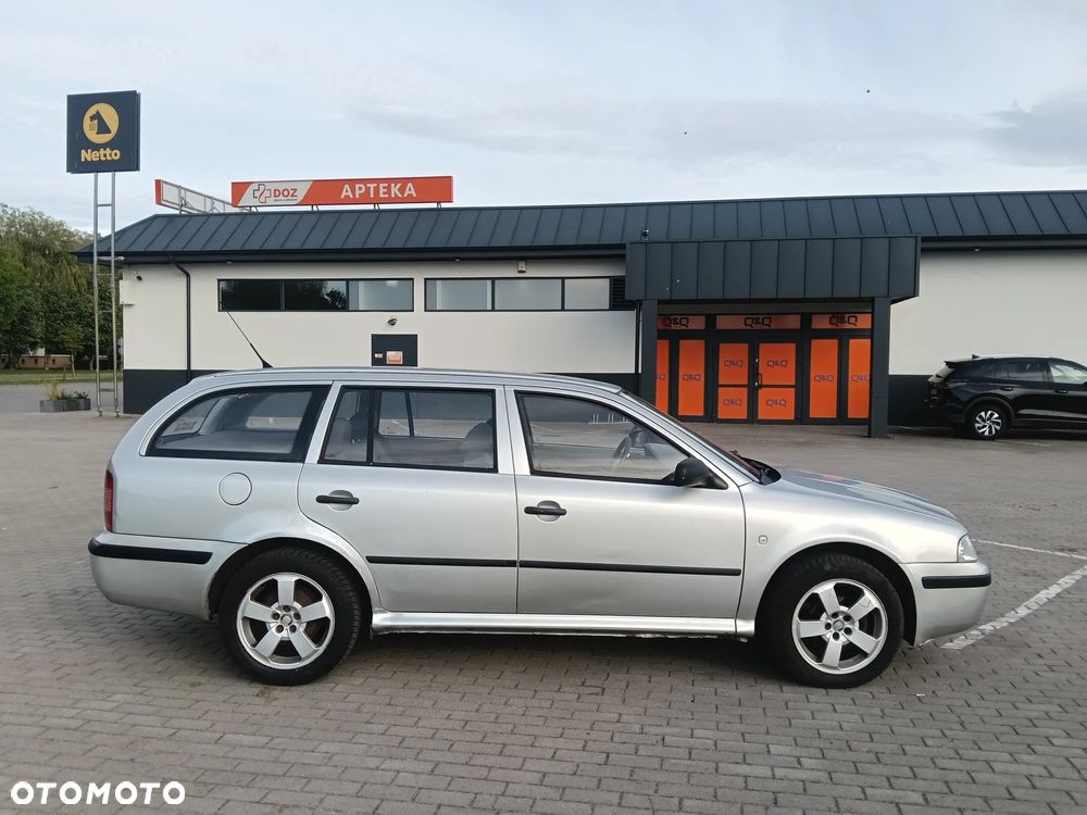 Skoda Octavia 1.6 Ambiente - 8