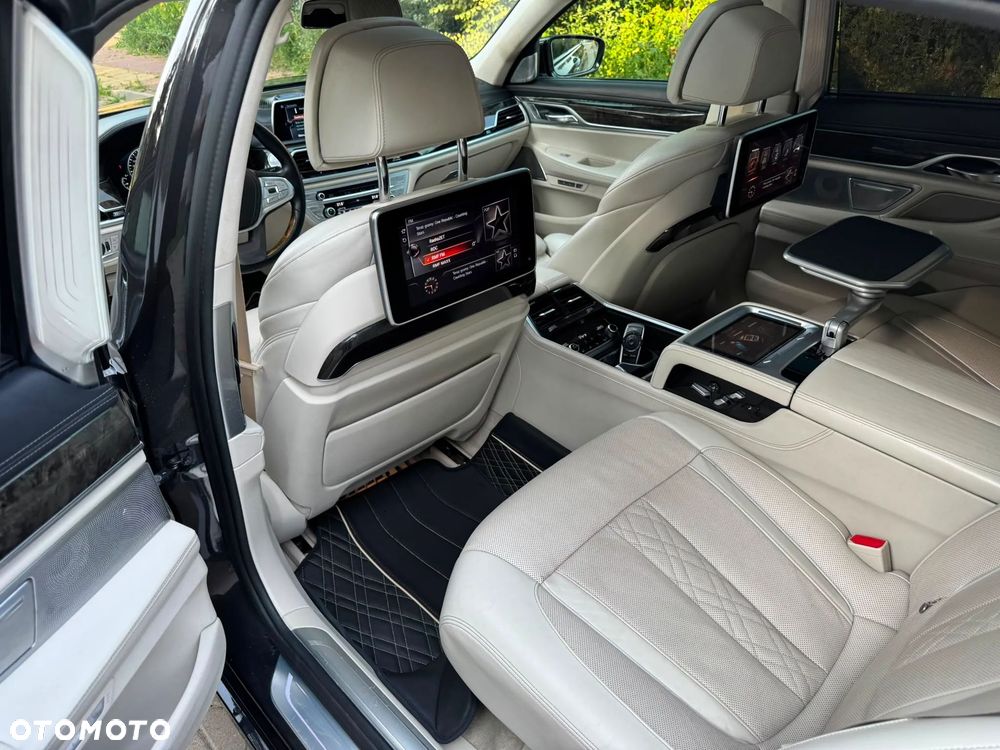 BMW Seria 7 750Li xDrive - 23