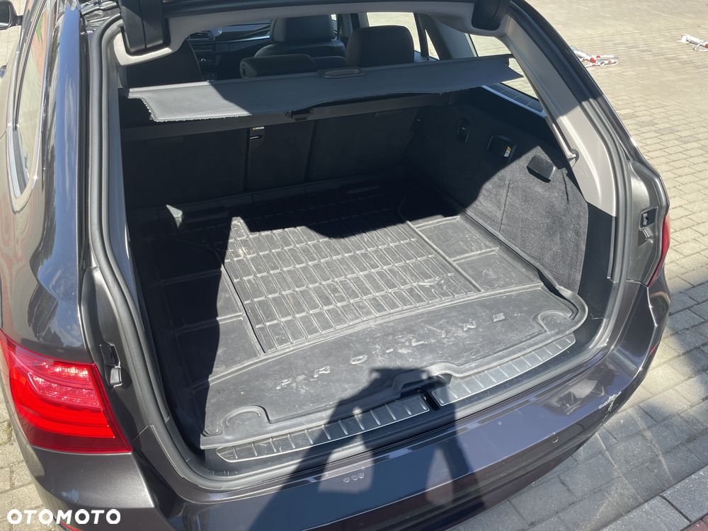 BMW Seria 5 528i xDrive - 12