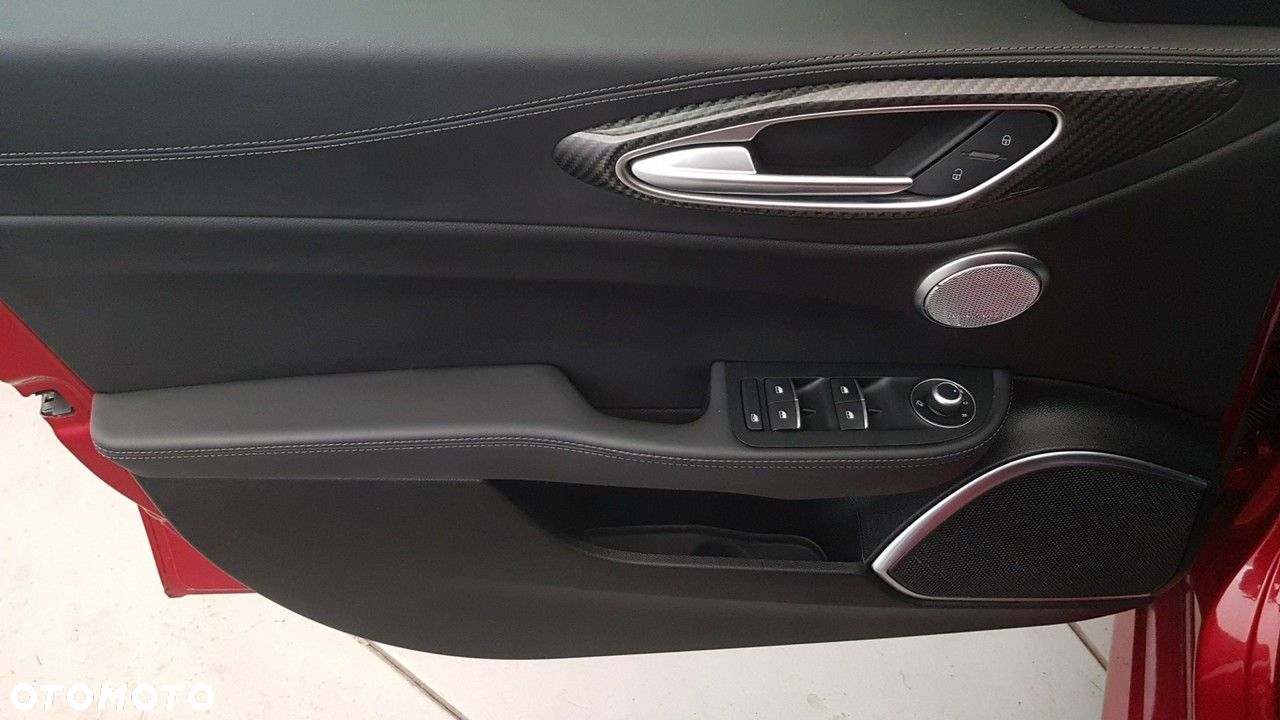 Alfa Romeo Giulia - 24
