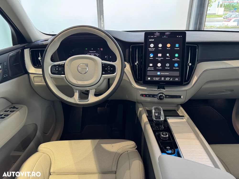 Volvo XC 60 B5 AT AWD MHEV Ultra Dark - 12