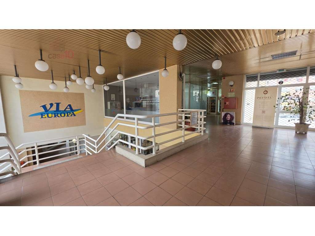 Espaço comercial para venda no Alto do Seixalinho - Grande imagem: 2/11