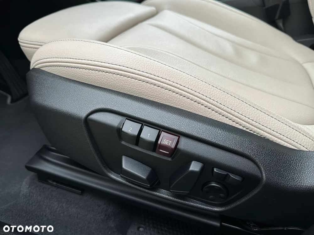 BMW X1 xDrive20i xLine sport - 20