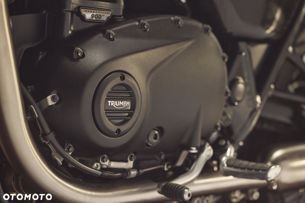 Triumph Bonneville - 3