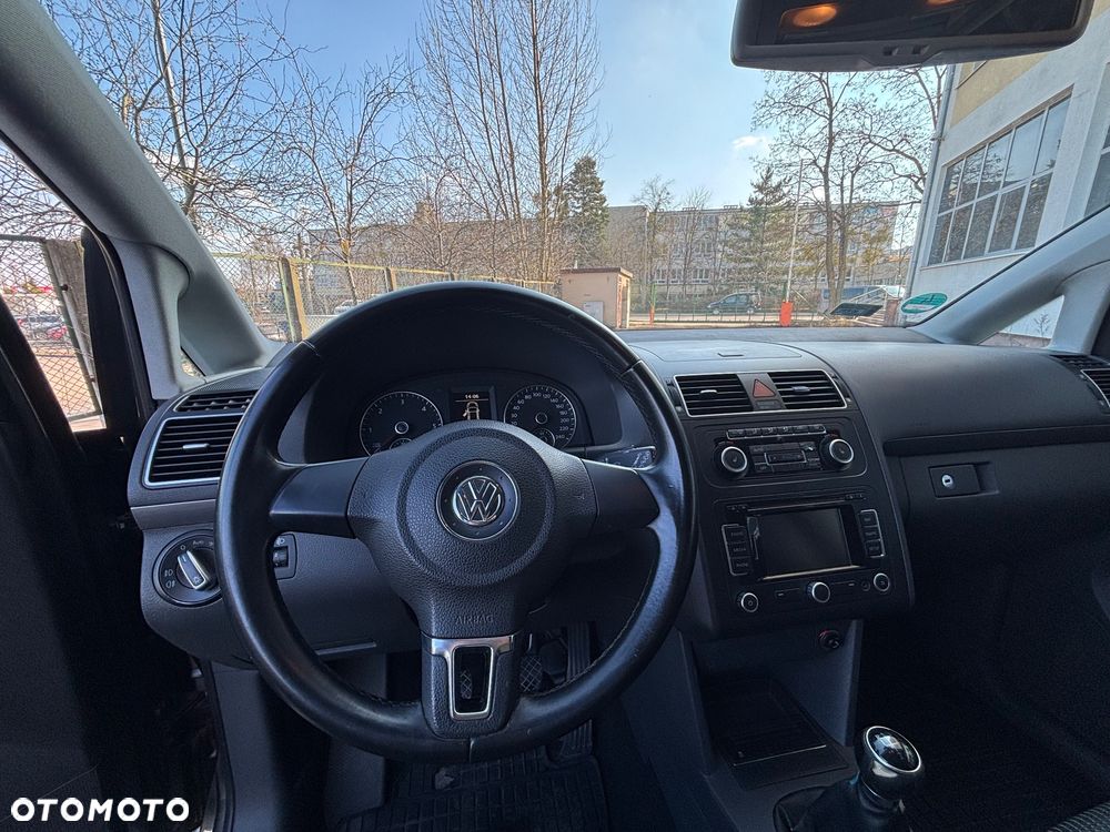 Volkswagen Touran - 16