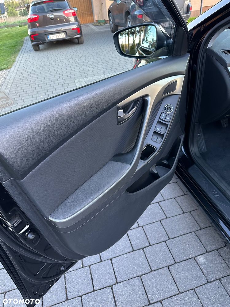 Hyundai Elantra 1.6 Comfort - 39