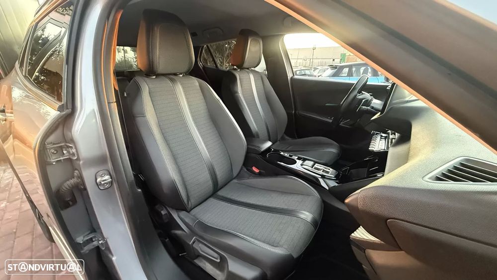 Peugeot 2008 1.5 BlueHDi Allure Pack EAT8 - 32