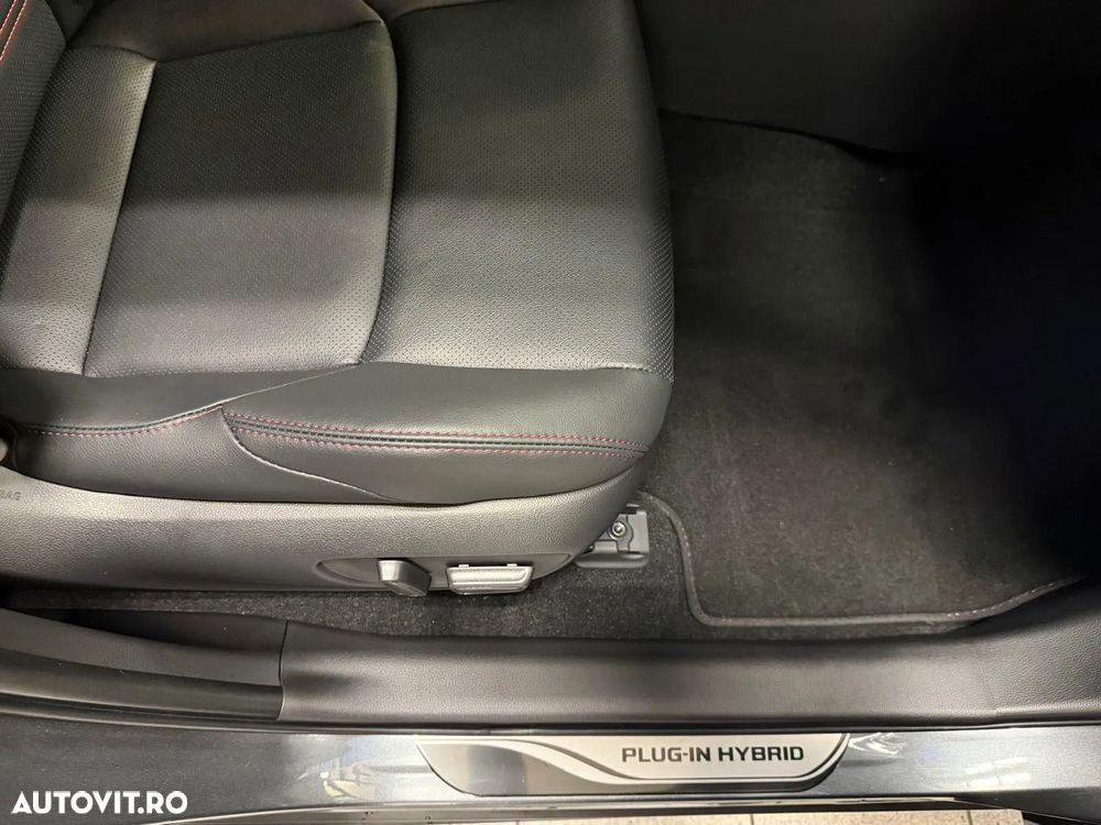 Toyota RAV4 Plug-in-Hybrid - 12