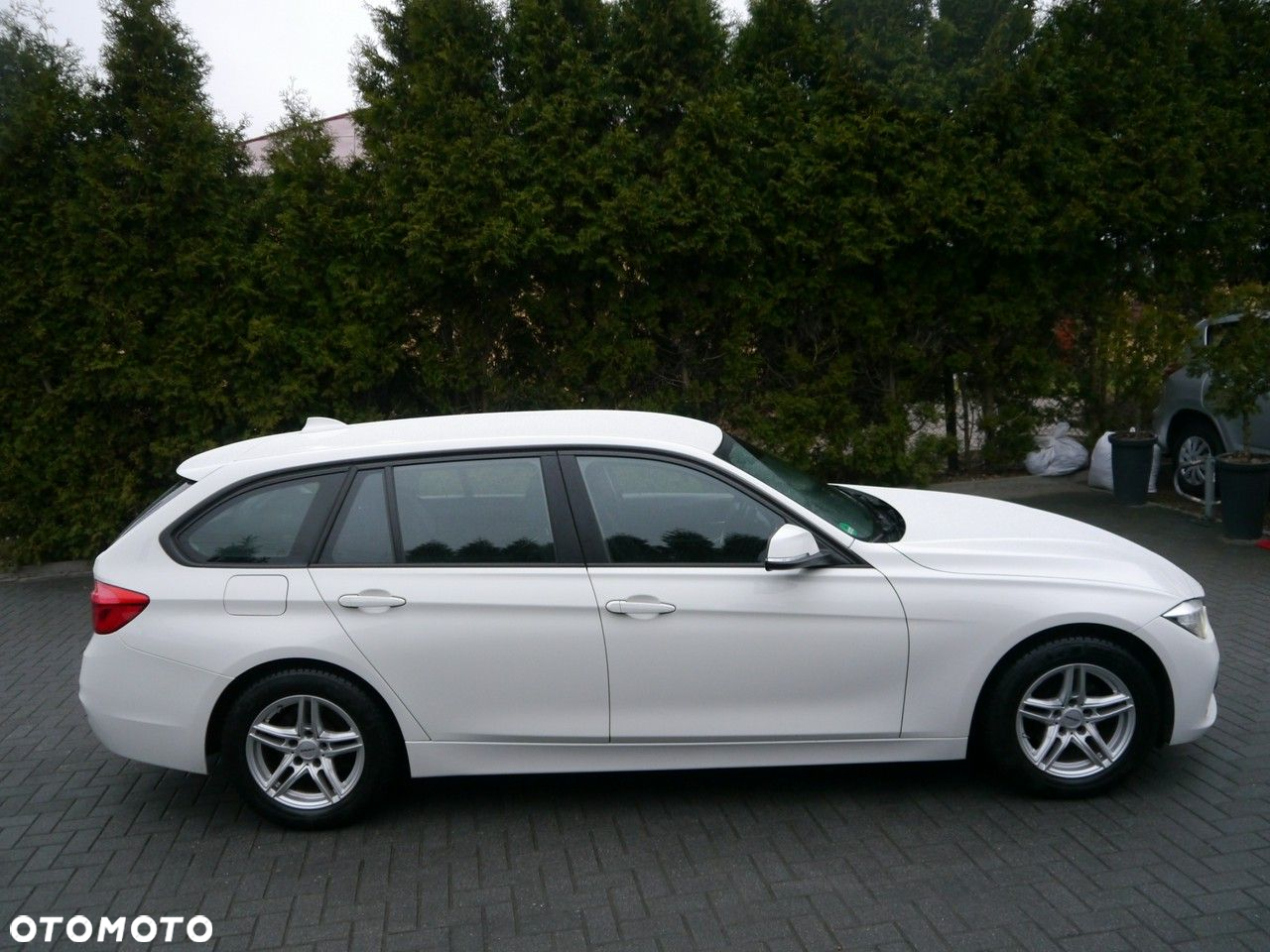 BMW Seria 3 318d Luxury Line - 11