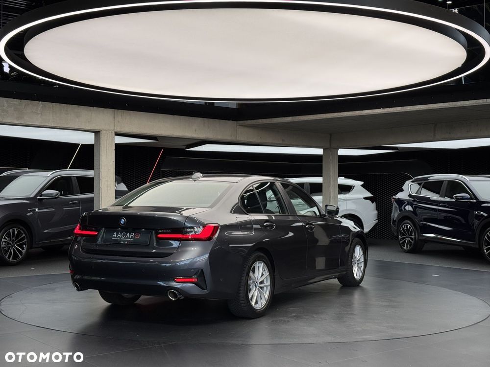 BMW Seria 3 318i - 6