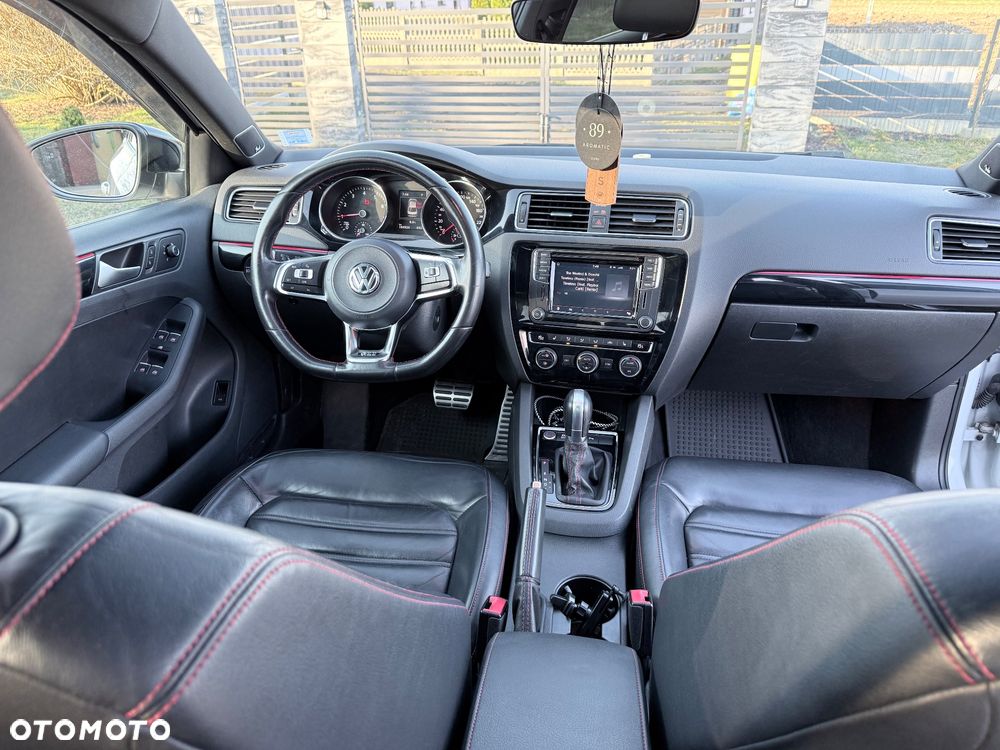 Volkswagen Jetta - 25