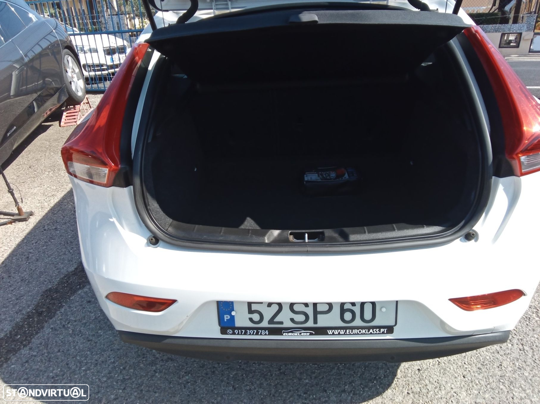 Volvo V40 2.0 D2 Momentum - 10
