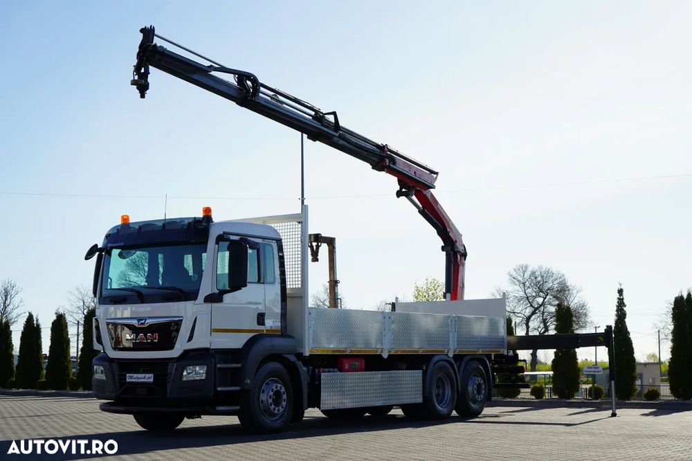 MAN / 6.6 M CAROSERIE + CUPTOR PALFINGER PK 18002-EH B / MAX. CAPACITATE DE RIDICARE: 6.000 KG / FURCĂ PENTRU PALEȚI / COMANDĂ RADIO / ROTATOARE / PODEA REZISTENTĂ - 2