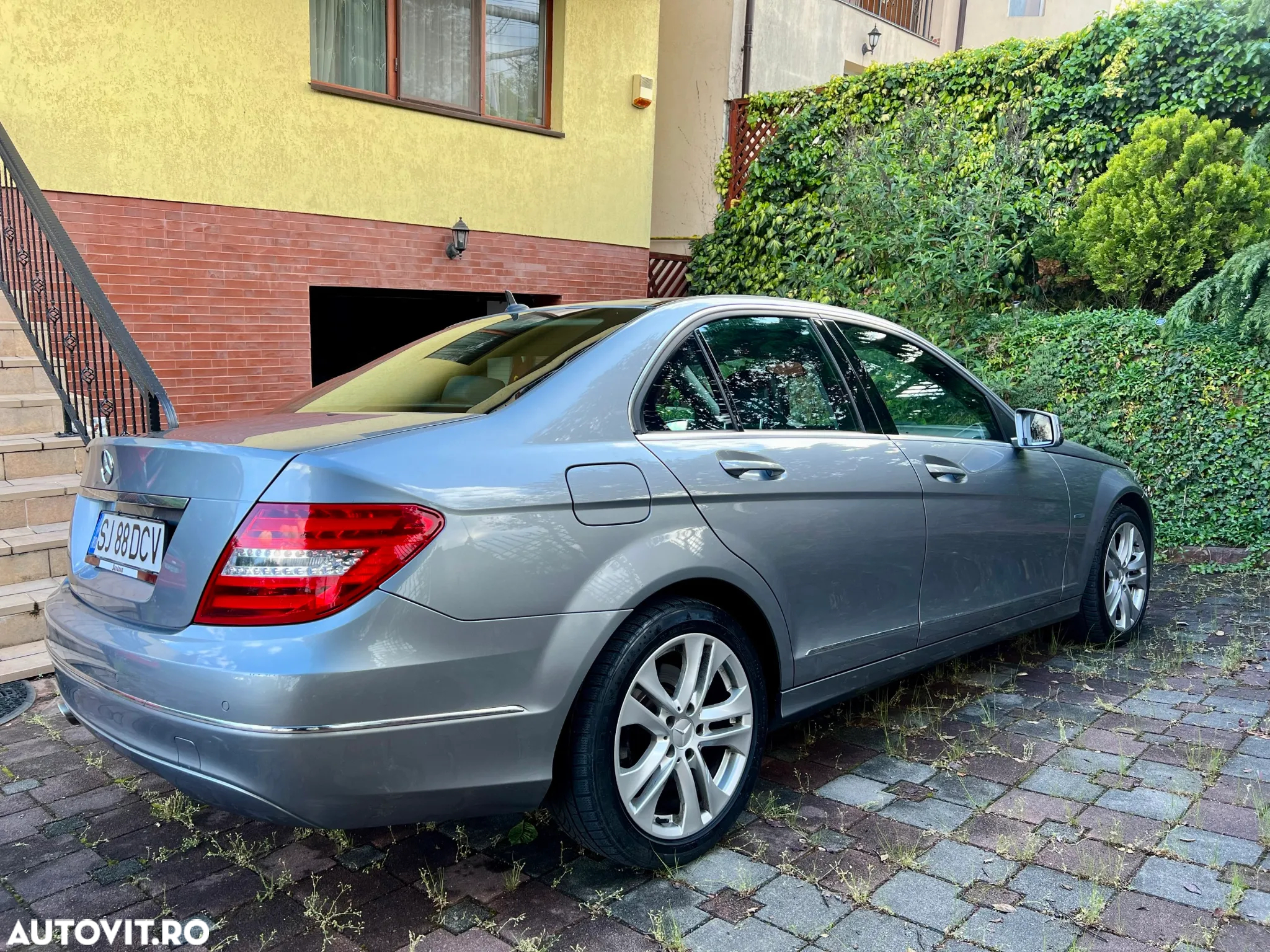 Mercedes-Benz C 220 (BlueTEC) d 7G-TRONIC Avantgarde - 4
