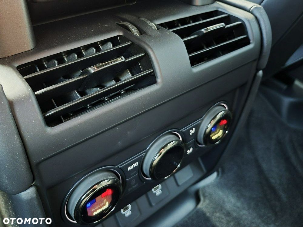 Land Rover Defender - 29