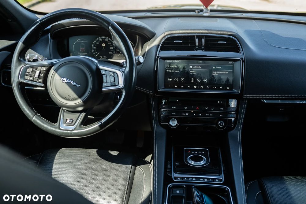Jaguar F-Pace 2.0 i4D AWD R-Sport - 15