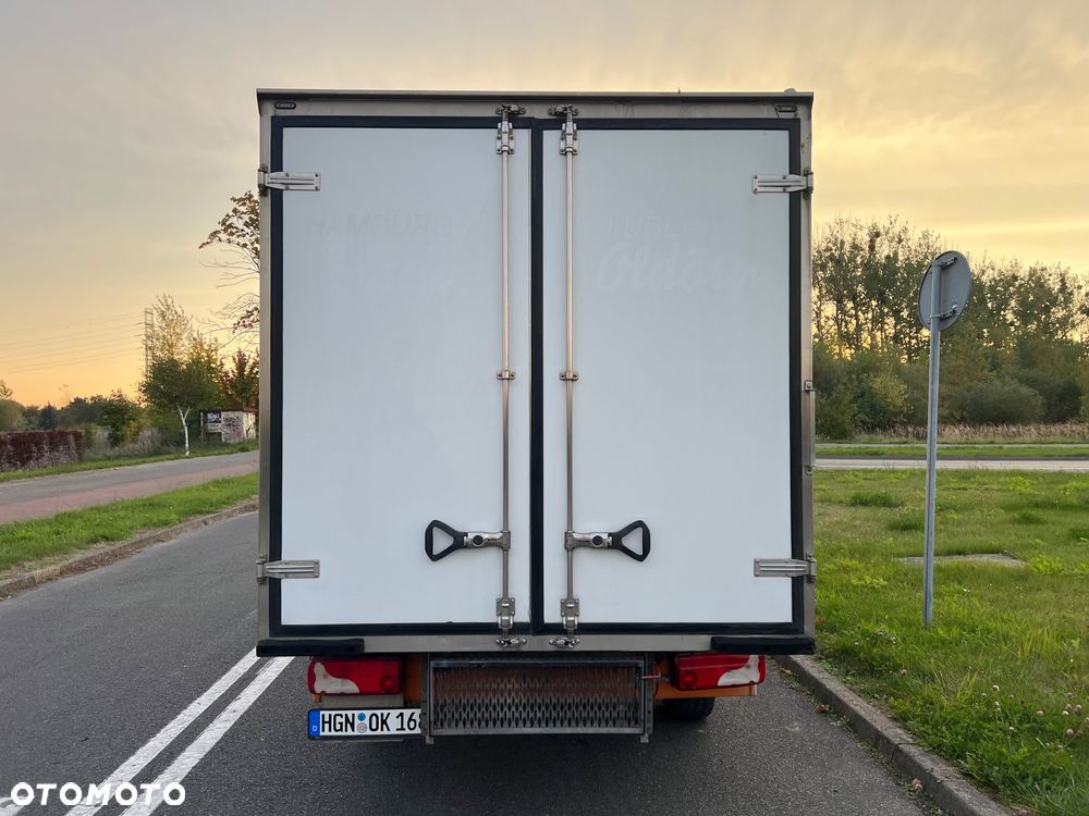 Mercedes-Benz Sprinter - 12