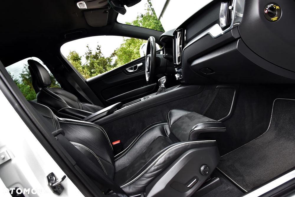 Volvo XC 60 D4 R-Design - 23