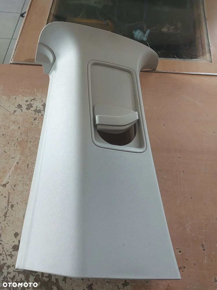 Poszycie słupka B lewa strona vw t5 lift t6 - 1