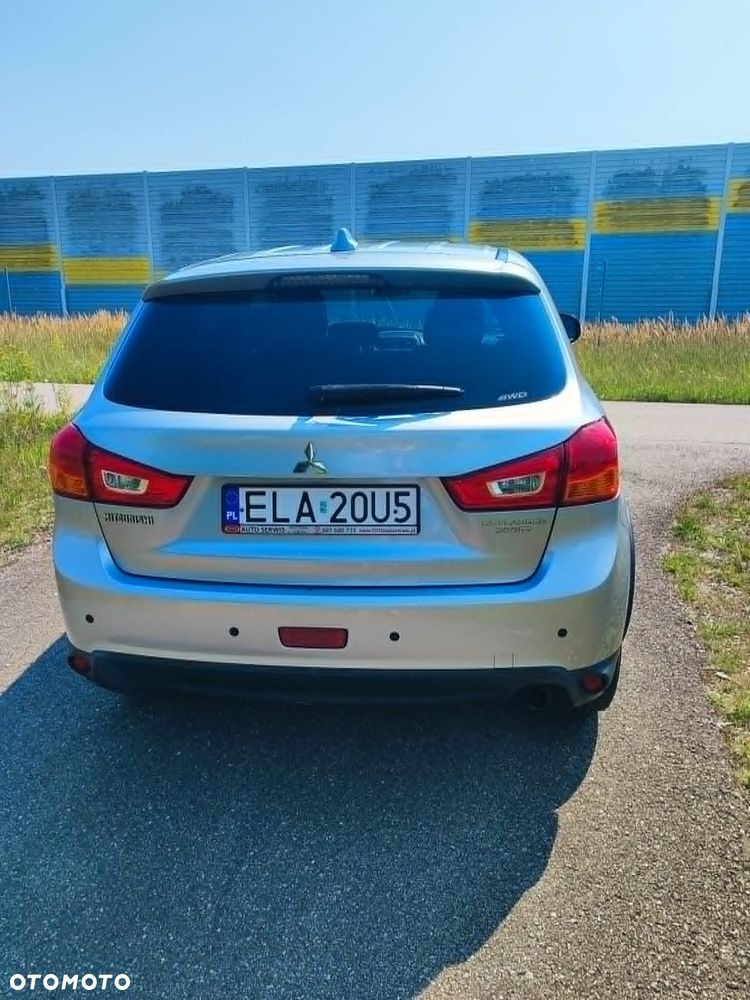 Mitsubishi Outlander - 2