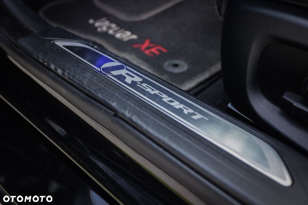 Jaguar XE 20d R-Sport - 20