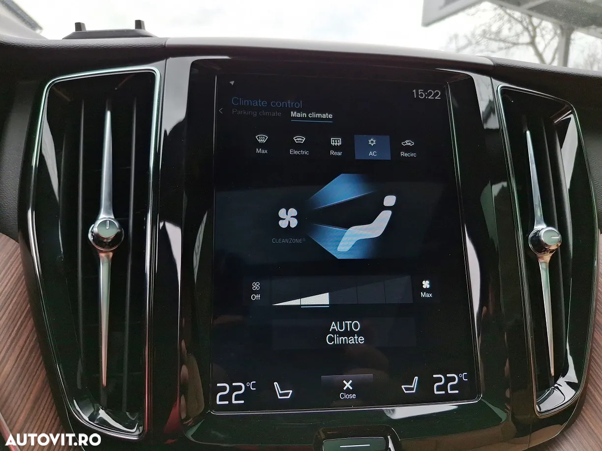 Volvo XC 60 T8 Twin Engine AWD Momentum Pro - 23