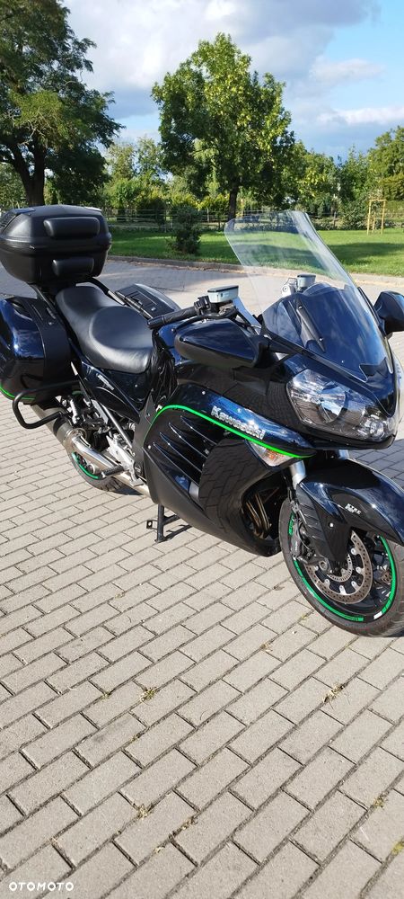 Kawasaki GTR - 4