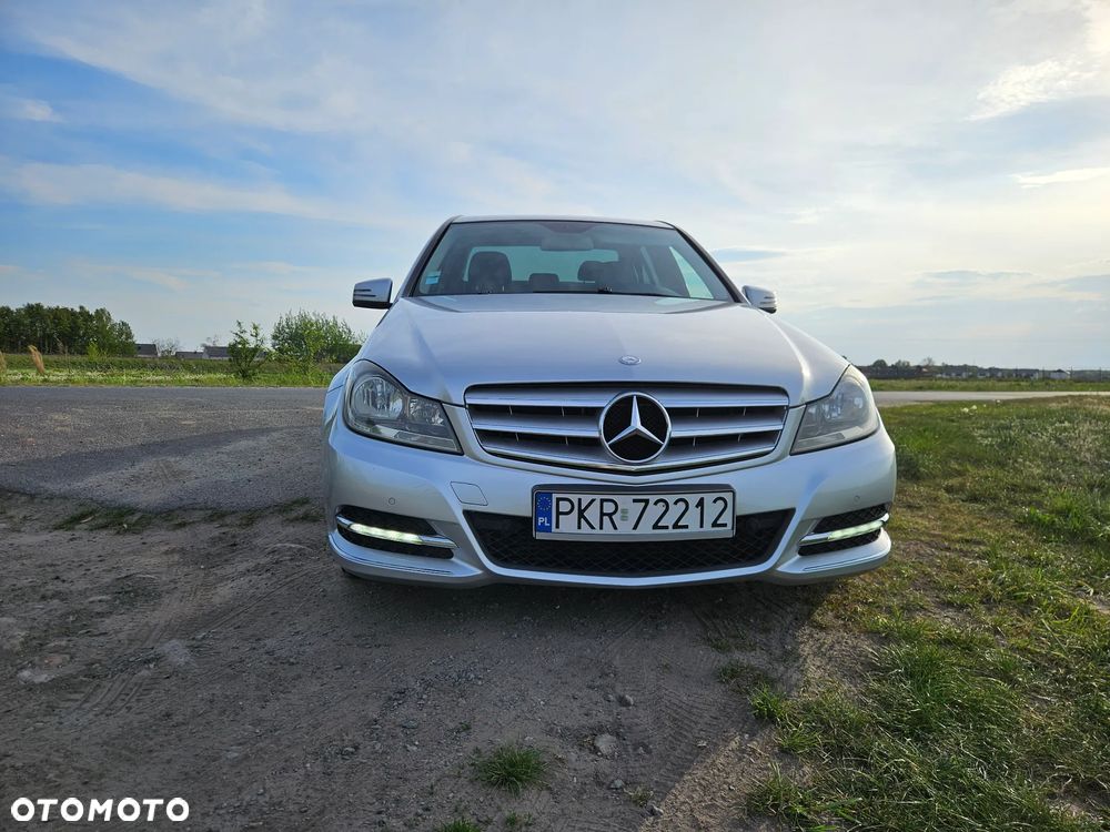 Mercedes-Benz Klasa C 220 CDI DPF (BlueEFFICIENCY) 7G-TRONIC Avantgarde - 6