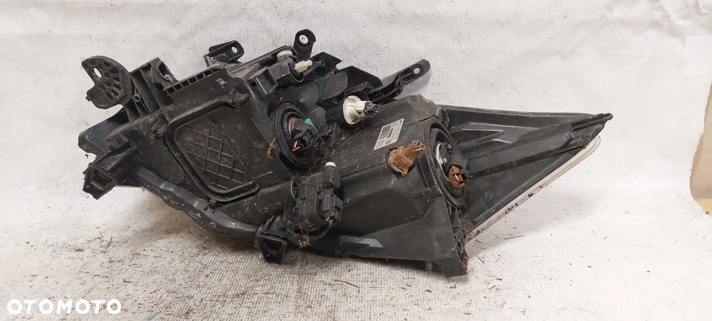 .  PRZOD PRZEDNIA LAMPA PRAWA TOYOTA AURIS E15 - 6