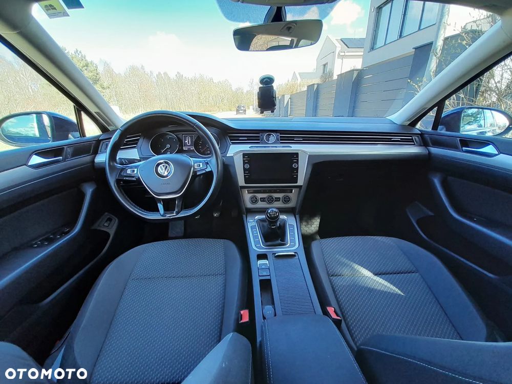 Volkswagen Passat - 12
