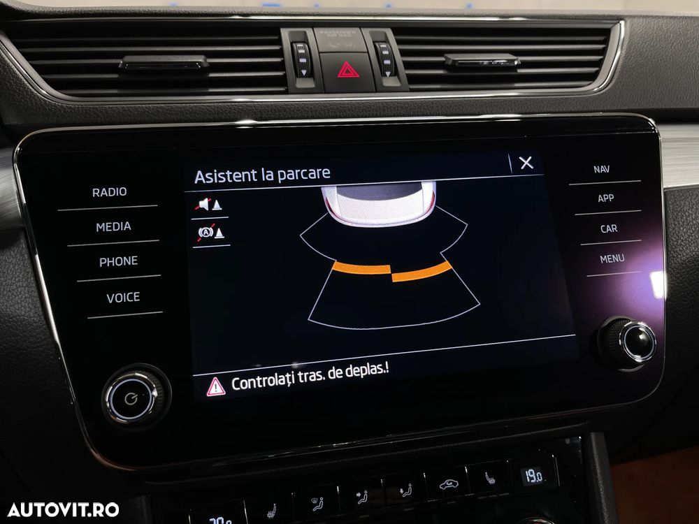 Skoda Superb 2.0 TDI DSG Ambition - 17