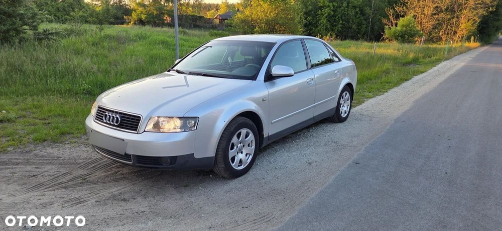 Audi A4 Limousine - 1
