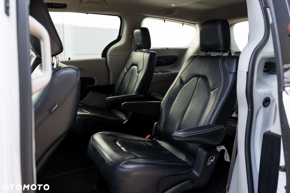 Chrysler Pacifica - 14