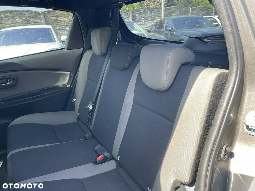 Toyota Yaris Hybrid 100 Selection Passion - 12