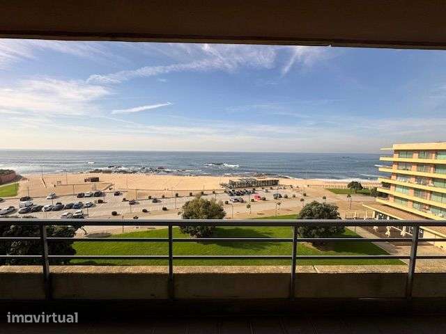 Apartamento T2 Mobilado Frente Mar - Grande imagem: 2/25