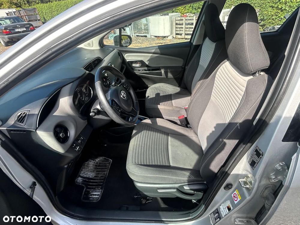 Toyota Yaris Hybrid 100 Dynamic EU6 - 13