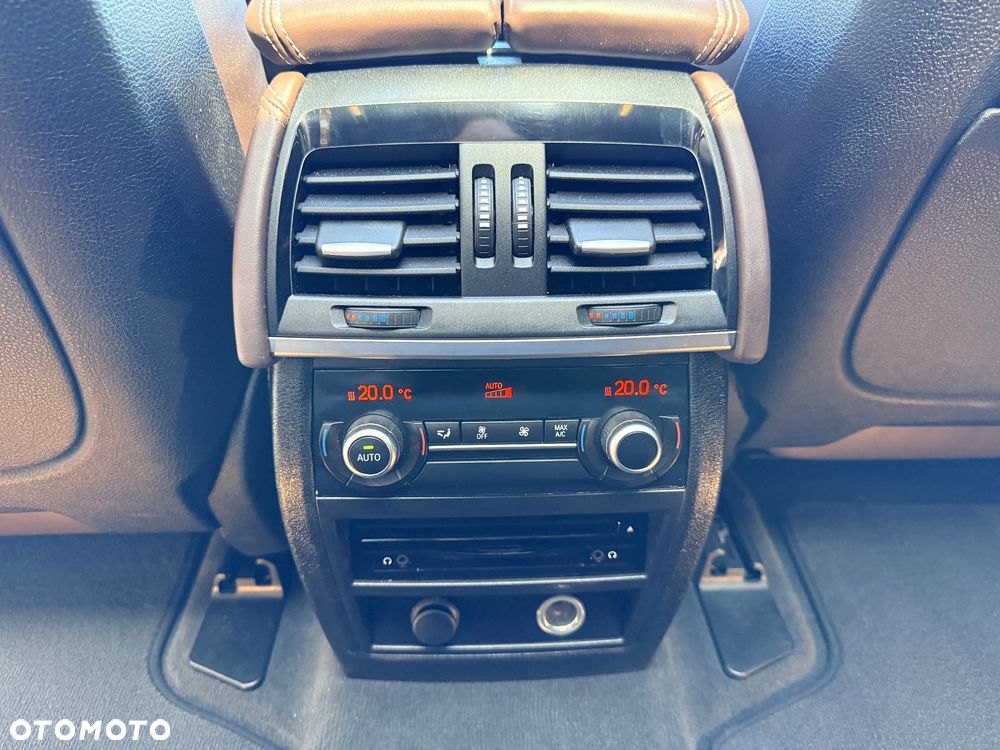 BMW X5 xDrive50i - 23