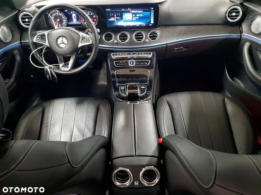 Mercedes-Benz Klasa E - 9