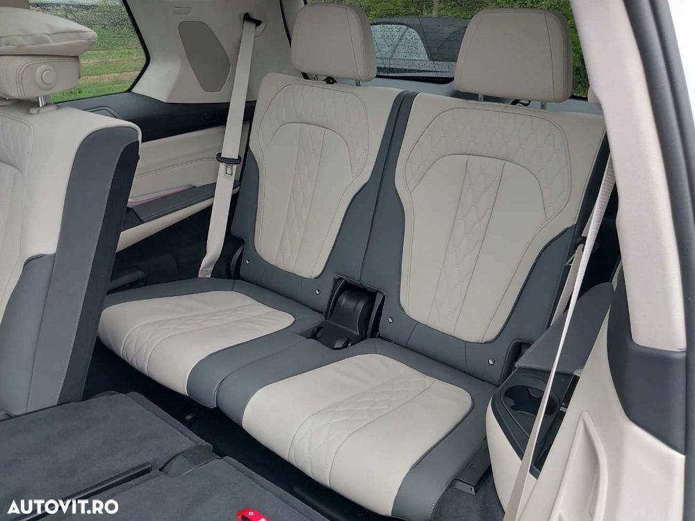 BMW X7 M60i xDrive AT MHEV - 13
