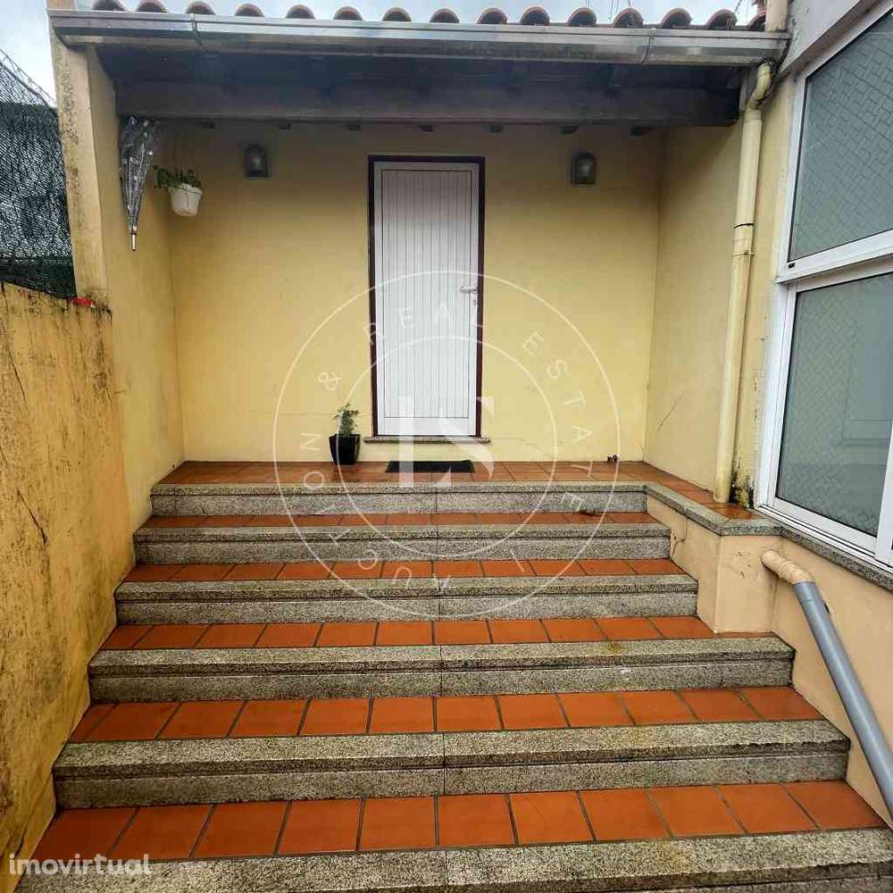 2 Apartamentos + Garagem com Logradouro | Vale de Cambra - Grande imagem: 3/38