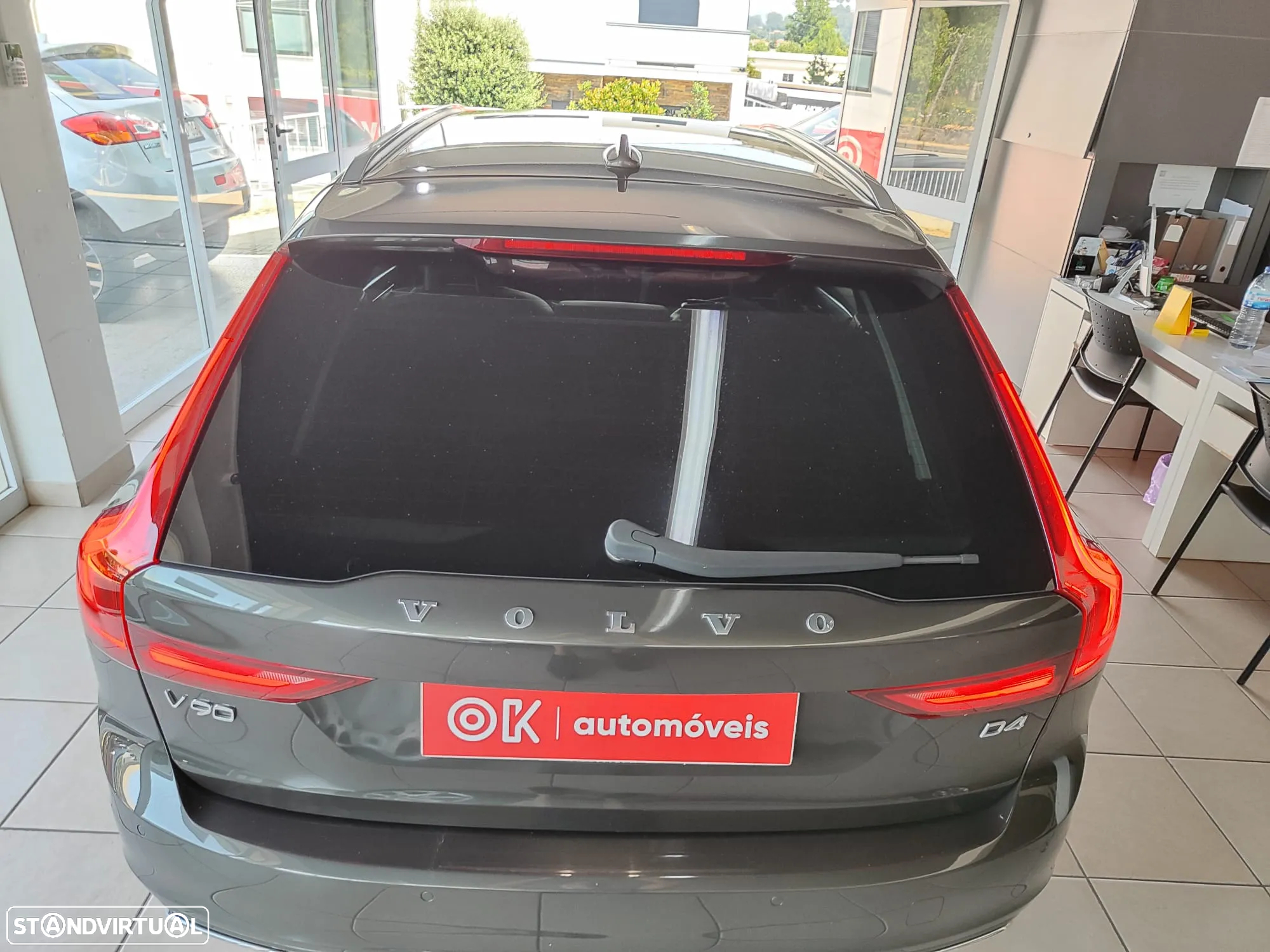 Volvo V90 2.0 D4 Momentum Geartronic - 9