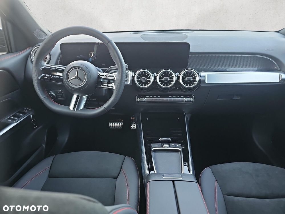 Mercedes-Benz GLB - 13