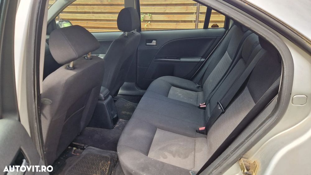 Ford Mondeo 2.0TDCi Ambiente - 14