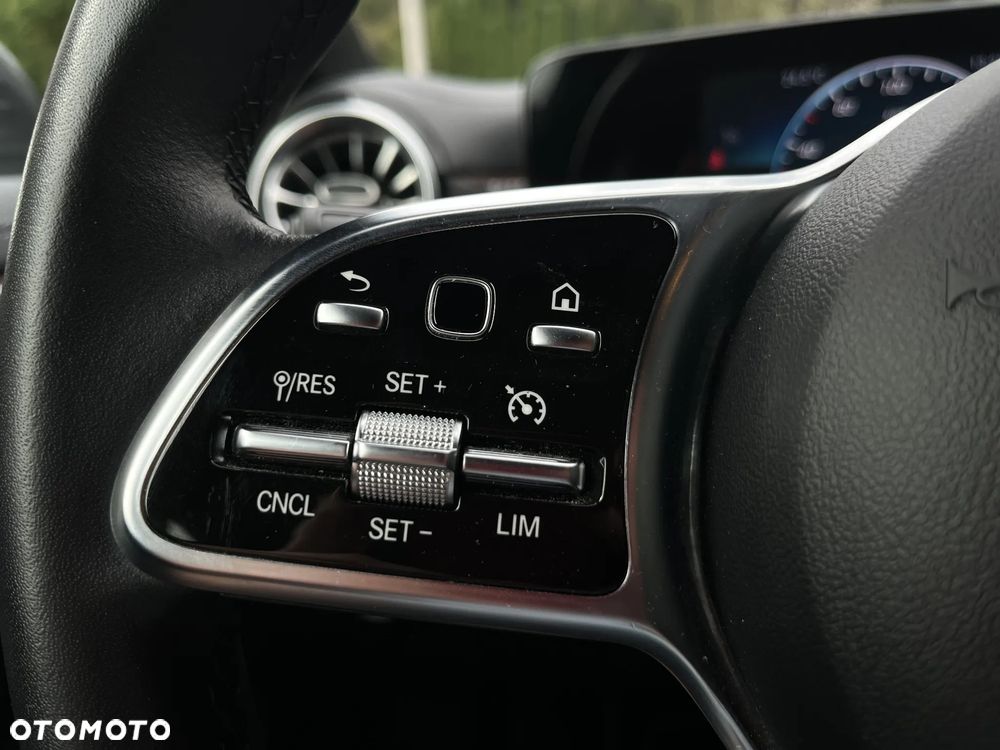 Mercedes-Benz CLA 180 Progressive 7G-DCT - 25
