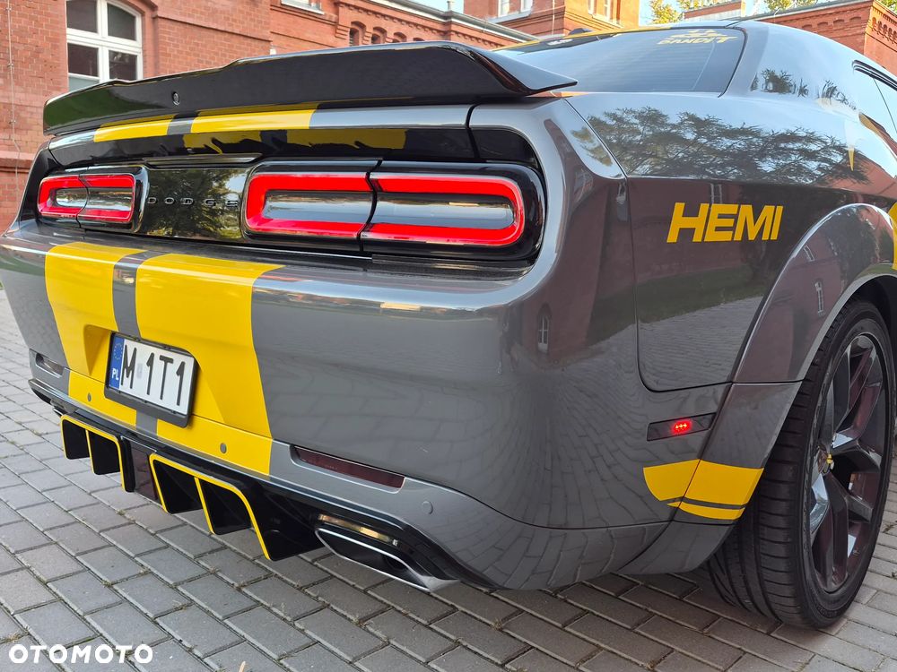 Dodge Challenger - 24